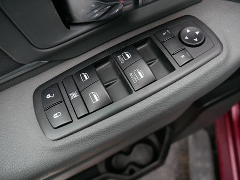 Used 2020 RAM 1500 Classic SLT image 19