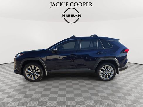 Used 2023 Toyota RAV4 XLE Premium FWD image 8
