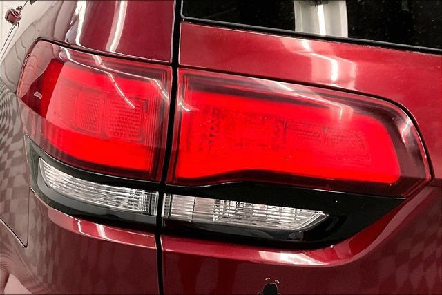Used 2020 Jeep Grand Cherokee Altitude AWD/4WD image 35
