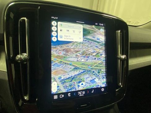 Used 2025 Volvo XC40 B5 Core image 19