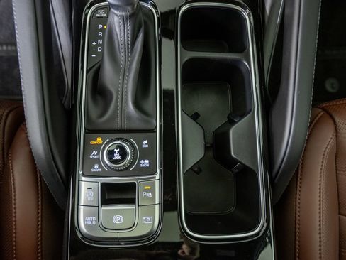 Used 2025 Kia Telluride SX Prestige AWD/4WD image 24