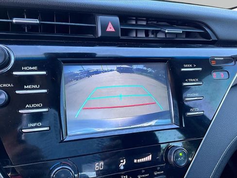 Used 2018 Toyota Camry SE FWD image 24