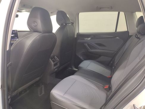 New 2025 Volkswagen Tiguan SE image 24