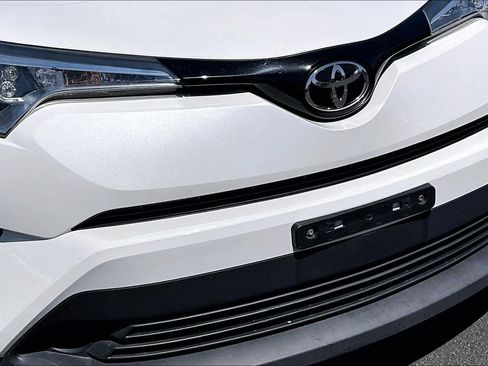 Used 2018 Toyota C-HR XLE FWD image 20