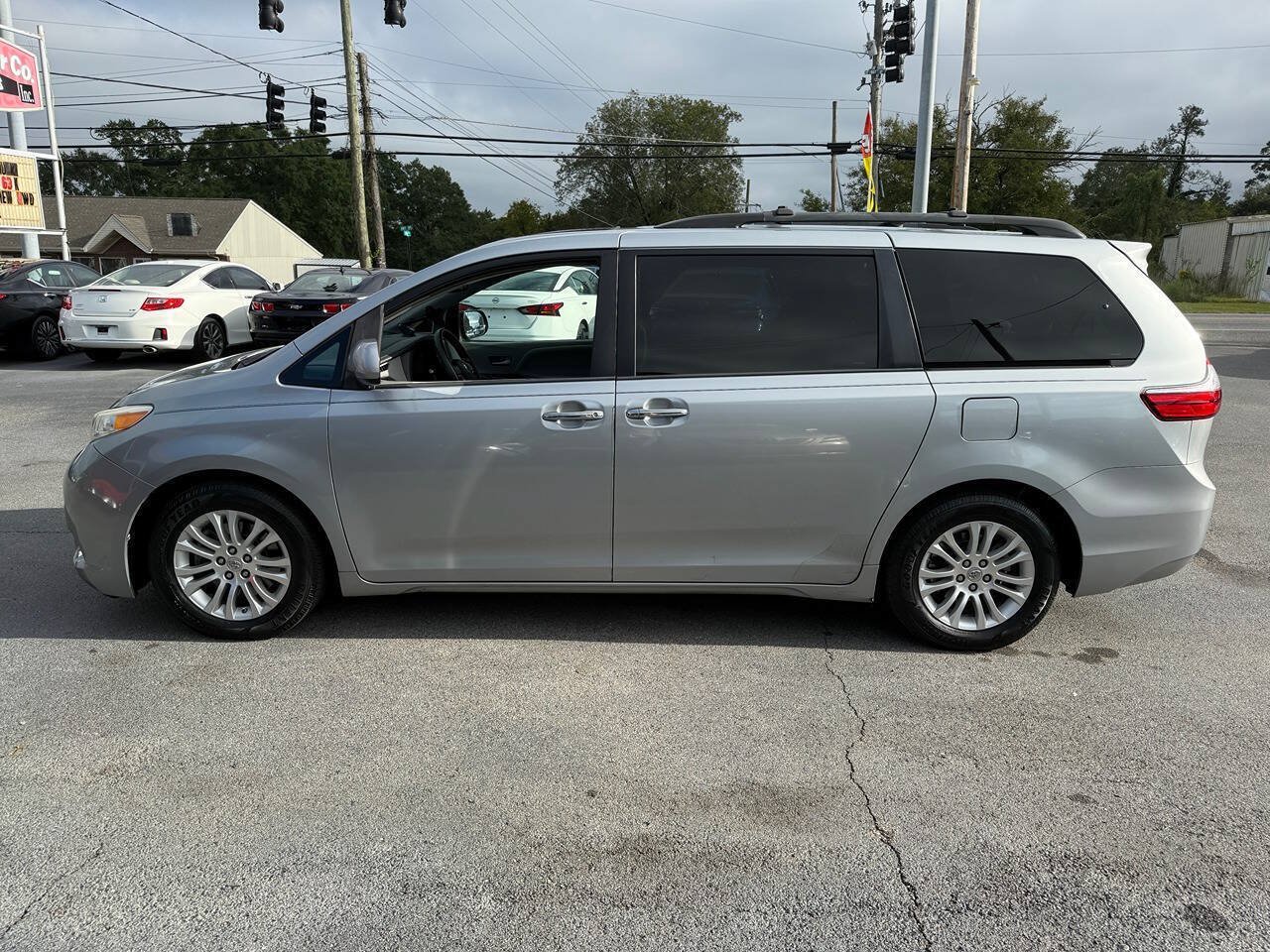 Used 2015 Toyota Sienna XLE FWD image 7