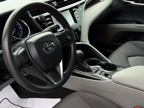 Used 2018 Toyota Camry LE FWD image 12