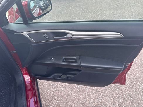 Used 2019 Ford Fusion SE FWD image 17