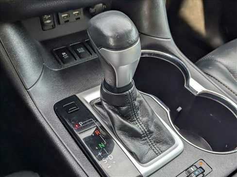 Used 2019 Toyota Highlander Limited image 11