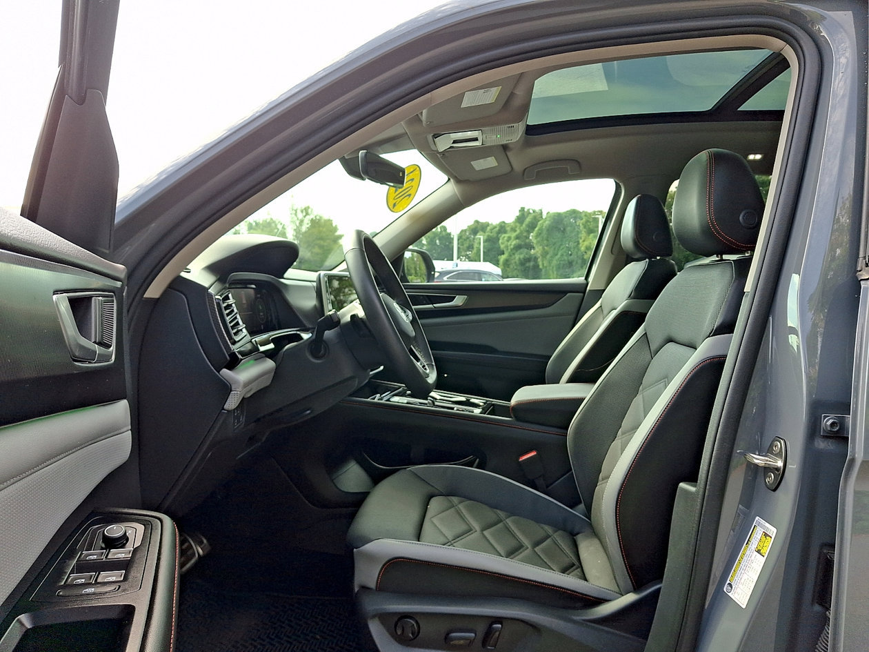 Used 2024 Volkswagen Atlas Peak Edition SE AWD/4WD image 13