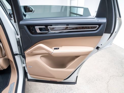 Used 2019 Porsche Cayenne E-Hybrid AWD/4WD image 22