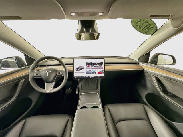 Used 2023 Tesla Model Y AWD image 3
