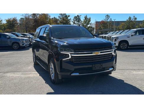 Used 2023 Chevrolet Suburban LT image 3