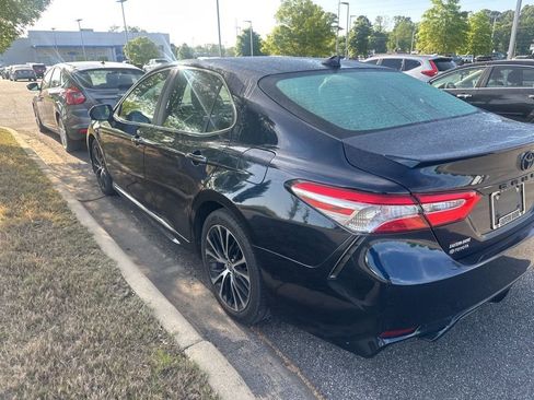 Used 2020 Toyota Camry SE image 6