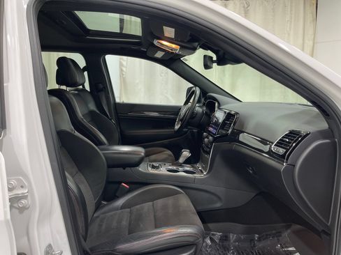 Used 2019 Jeep Grand Cherokee Trailhawk AWD/4WD image 32