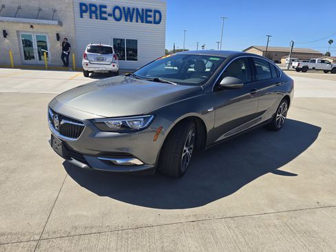 Used 2018 Buick Regal Essence image 7