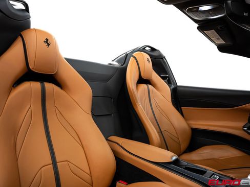 Used 2021 Ferrari 812 GTS image 41