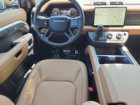 Used 2025 Land Rover Defender 130 V8 AWD/4WD image 4