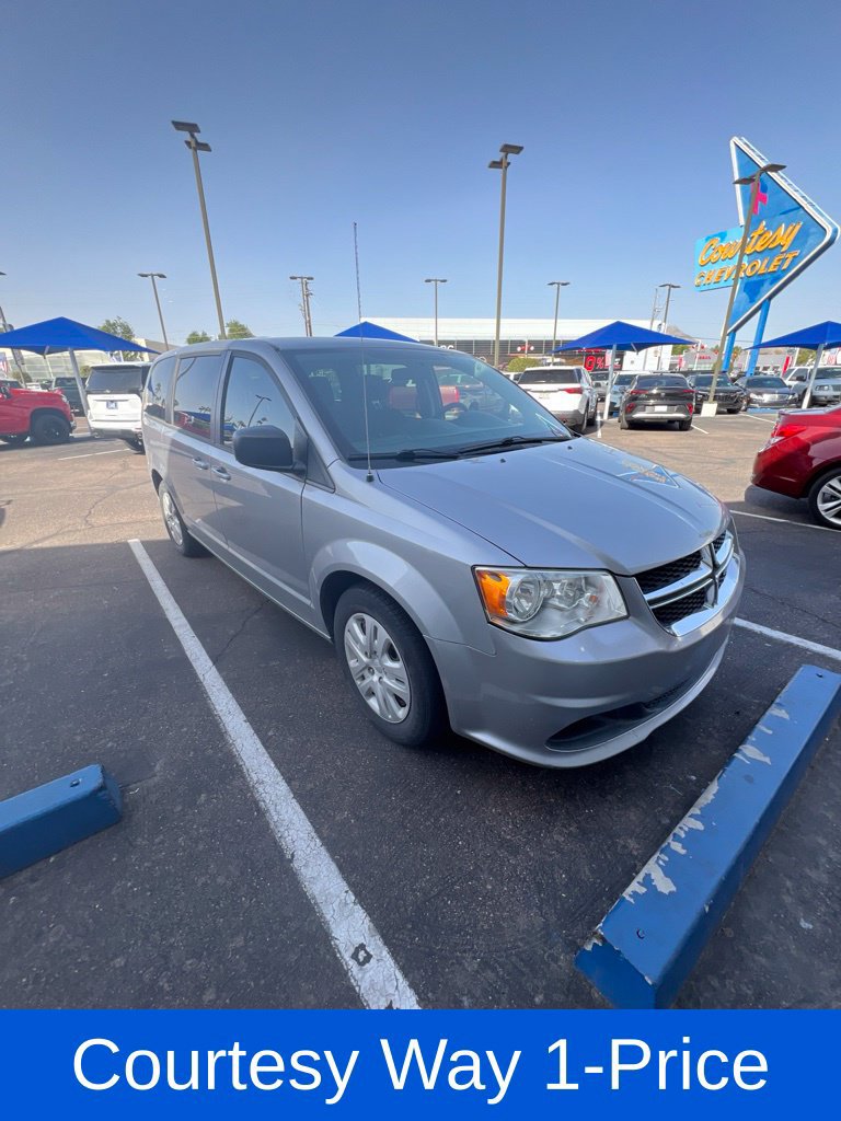 Used 2018 Dodge Grand Caravan SE FWD image 4