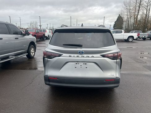 Used 2024 Toyota Sienna XLE image 10