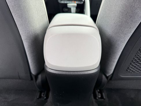 Used 2023 Hyundai Elantra Limited image 31