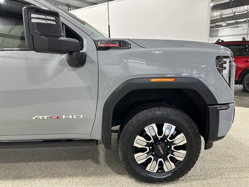 Used 2025 GMC Sierra 3500 AT4 w/ AT4 Premium Plus Package AWD/4WD image 11
