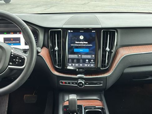 Certified 2023 Volvo XC60 B5 Plus AWD/4WD image 6