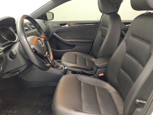 Used 2018 Volkswagen Jetta Sport FWD image 17