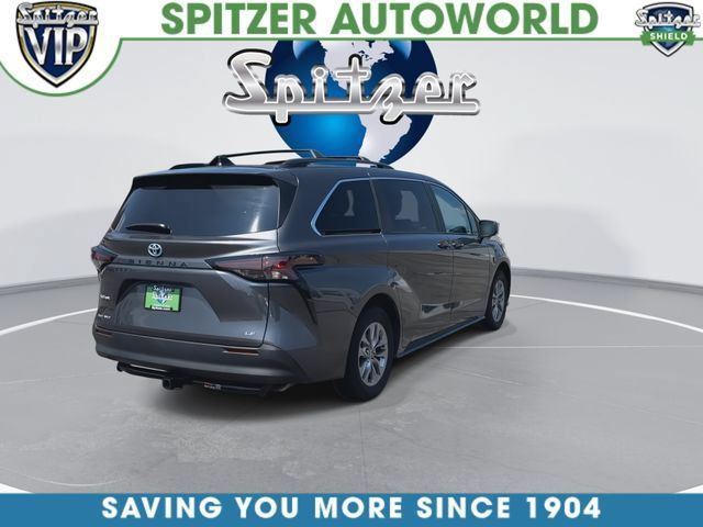 Used 2025 Toyota Sienna LE AWD/4WD image 9
