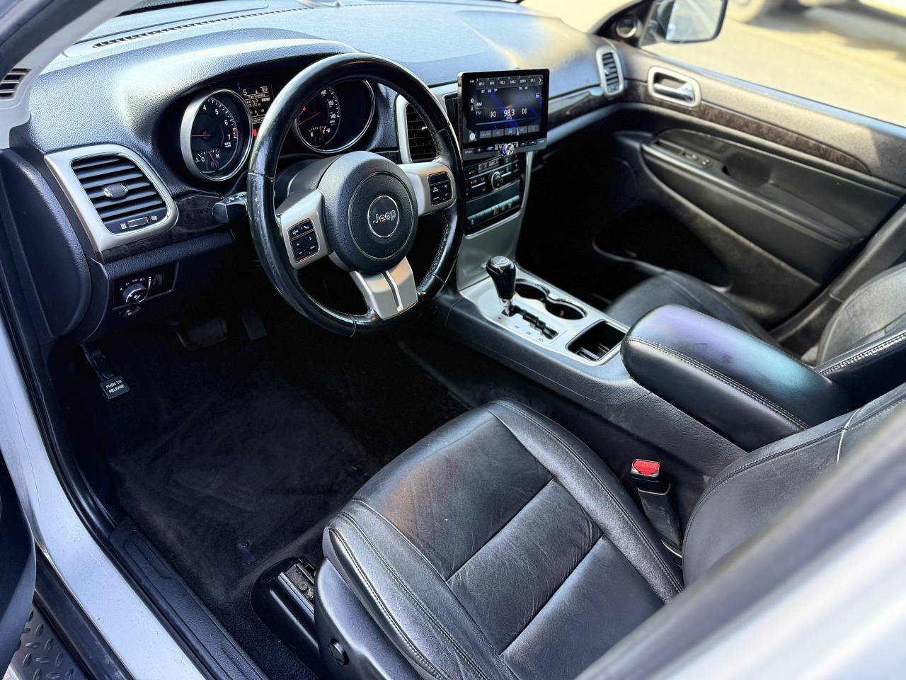 Used 2012 Jeep Grand Cherokee Laredo RWD image 11