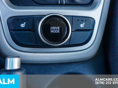 Used 2024 Hyundai Venue Limited image 43