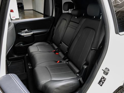 Used 2023 Mercedes-Benz GLB 250 GLB 250 w/ Premium Package image 38