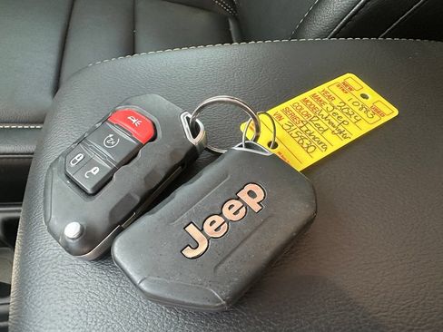 Used 2024 Jeep Wrangler Unlimited Sahara w/ Safety Group AWD/4WD image 8