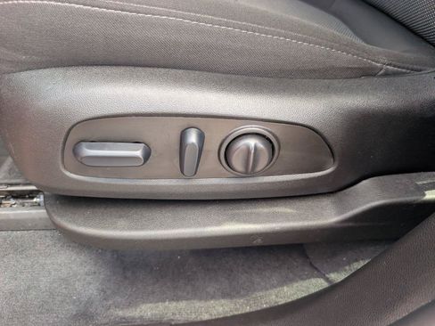 Used 2023 Chevrolet Traverse LT FWD image 13