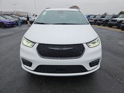 New 2026 Chrysler Pacifica Select w/ S Appearance Package