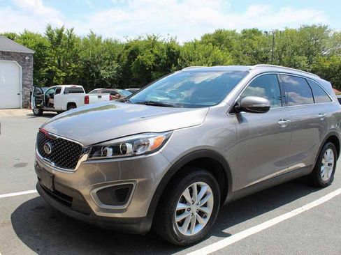 Used 2017 Kia Sorento FWD w/ LX Convenience Package image 1