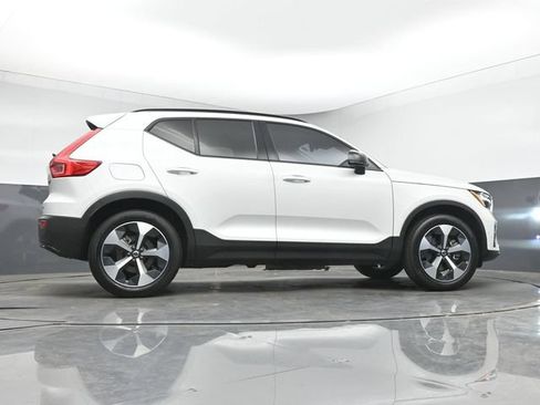Used 2024 Volvo XC40 B5 Plus AWD/4WD image 41
