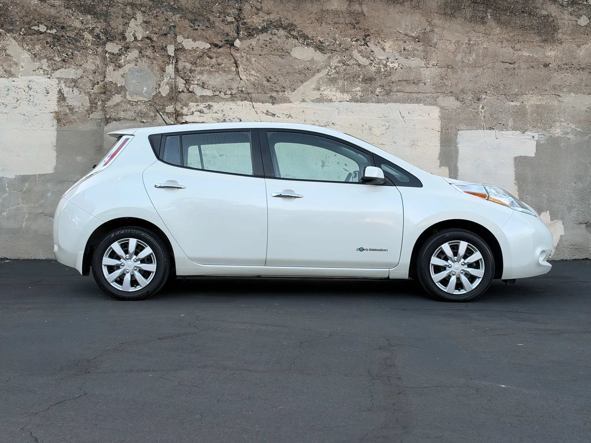 Used 2016 Nissan Leaf S w/ Charger Package FWD image 4