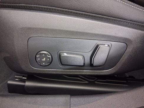 New 2026 BMW 330i Sedan w/ Convenience Package image 13