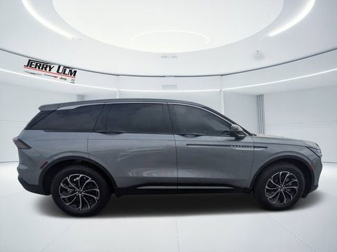 Used 2024 Lincoln Nautilus Premier w/ Equipment Group 102A image 2