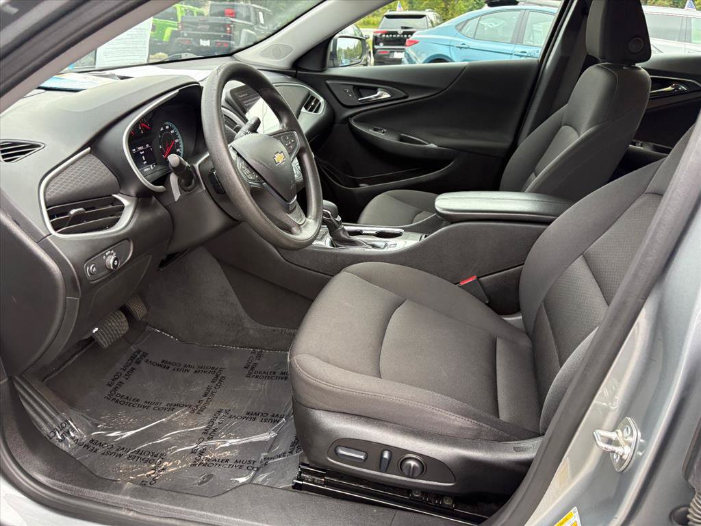 Used 2025 Chevrolet Malibu LT FWD image 16