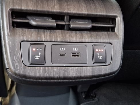 Certified 2024 Nissan Ariya AWD image 12