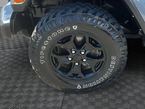 Certified 2022 Jeep Gladiator Sport image 9