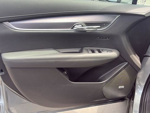 New 2025 Cadillac XT6 Luxury image 34