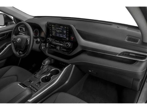 Used 2021 Toyota Highlander LE AWD/4WD image 15