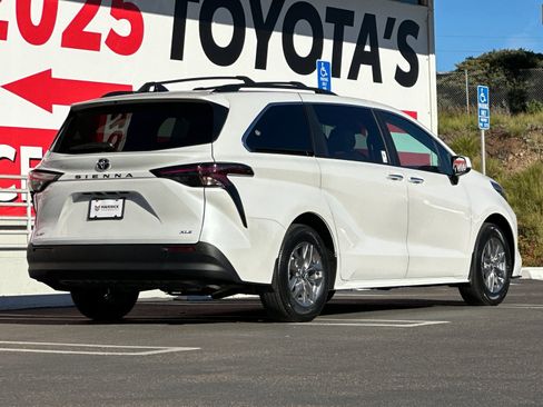 New 2026 Toyota Sienna XLE image 5