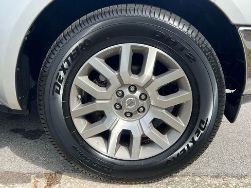 Used 2012 Nissan Frontier SL w/ Moonroof Pkg image 33