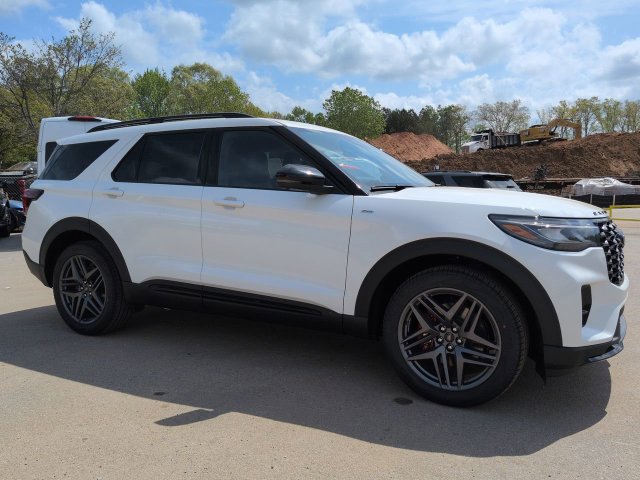 New 2026 Ford Explorer ST-Line w/ ST-Line Street Pack RWD image 2