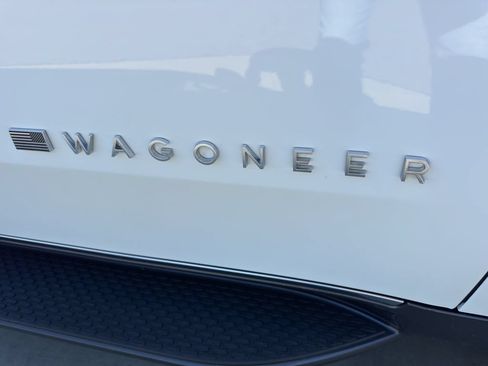 Used 2022 Jeep Wagoneer Series II AWD/4WD image 39