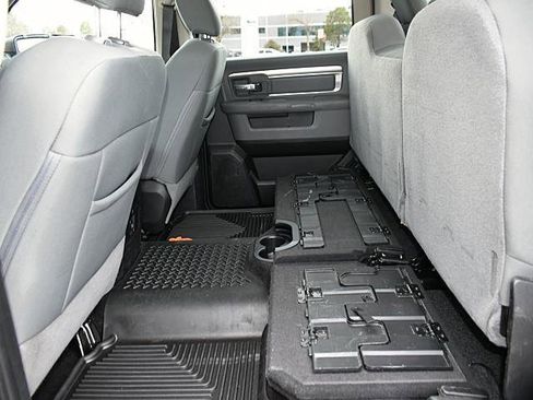 Used 2018 RAM 1500 SLT image 14