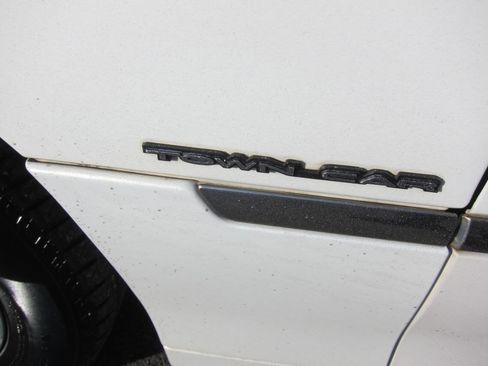 Used 1998 Lincoln Town Car Signature image 6